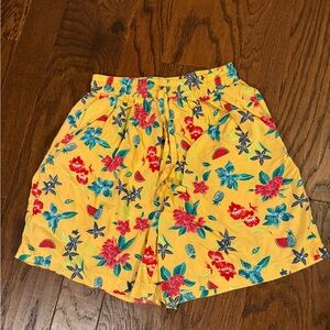 Liz Claiborne size small Yellow floral Women's Shorts with pockets 90’s vintage